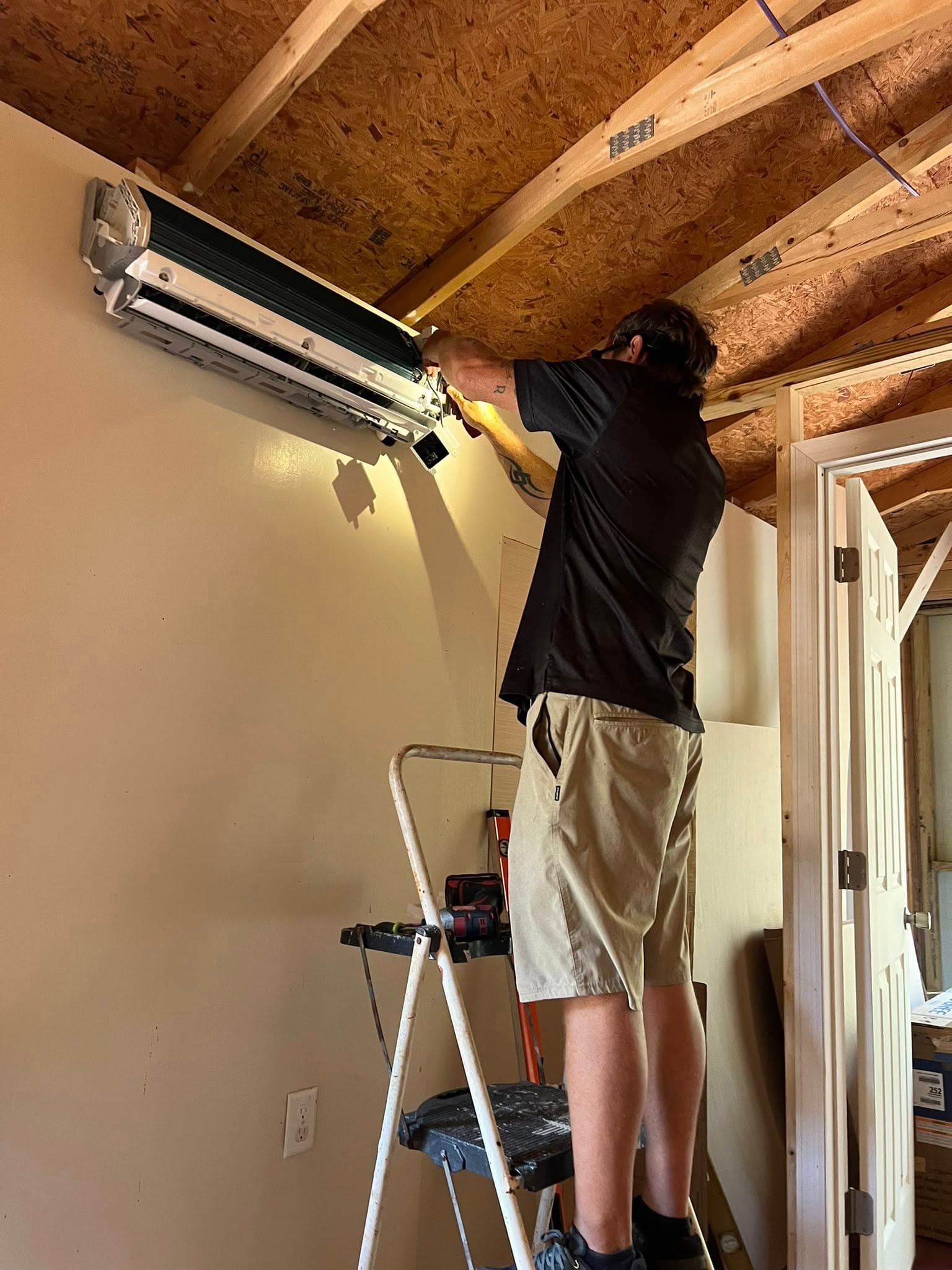 HVAC technician servicing an air conditioning unit in Gainesville, FL